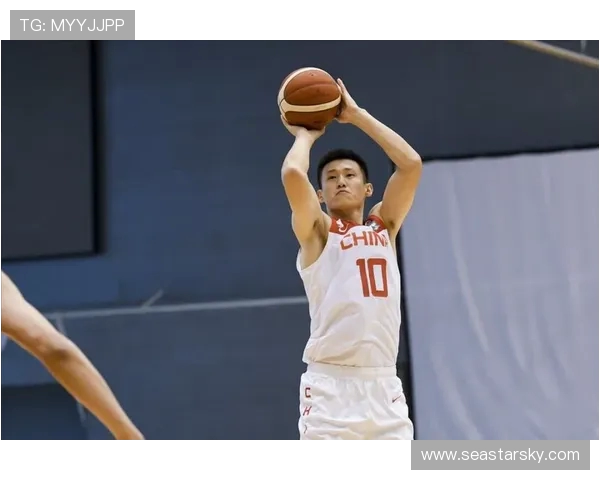 周鹏：从篮球场上的拼搏者到生活中的坚韧榜样，见证奋斗与坚持的力量